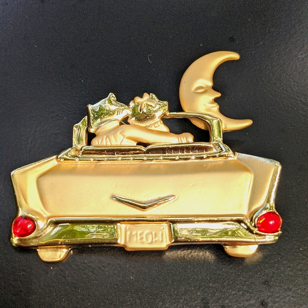 Cat Lovers charm Drive-In Moon Car #cats pin charm 😺